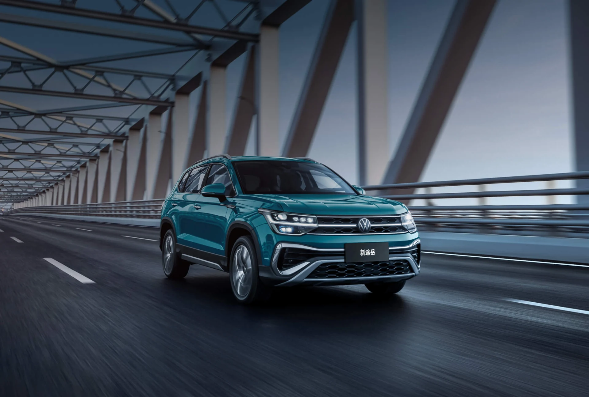 Volkswagen Tharu, вид спереди в три четверти